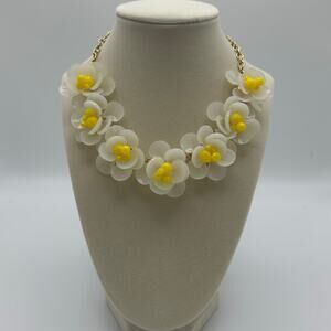 Talbots Statement Fashion Necklace Daisy Flower Clasp Close